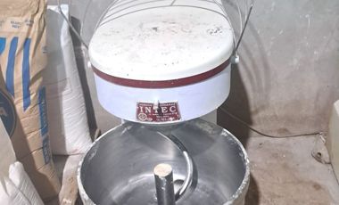 ANTICRETICO DE CASA CON NEGOCIO DE  PANADERÍA EQUIPADA
