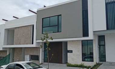 CASA EN VENTA EN VALLE IMPERIAL COTO 21