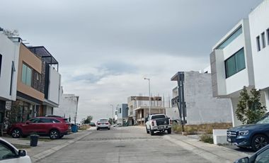CASA EN VENTA EN VALLE IMPERIAL COTO 21