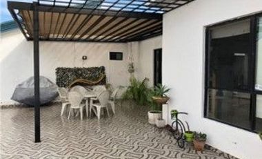 CASA EN VENTA CON  ALBERCA EN PORTAL DEL NORTE NUEVO LEON.