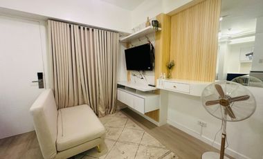 2 Bedroom Interior-Designed with Parking For Sale in Brent Tower, Brixton Place, Pasig City!
