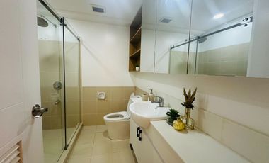 2 Bedroom Interior-Designed with Parking For Sale in Brent Tower, Brixton Place, Pasig City!