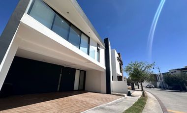 RENTA DE HERMOSA CASA EN MAYORAZGO SALIDA LEON SILAO