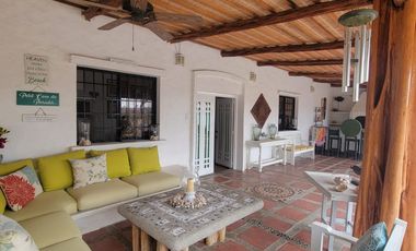 En venta casa vacacional full amoblada en Punta Blanca, Ruta del Spondylus