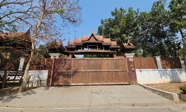 For rent: Traditional Thai-style house by the Chao Phraya River, Ayutthaya. Prime location, ideal for a restaurant,boutique hotel,or café.rent 110K