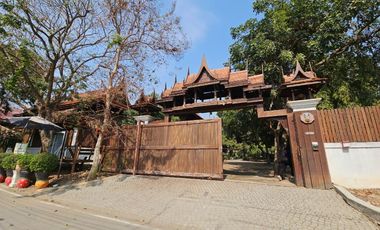 For rent: Traditional Thai-style house by the Chao Phraya River, Ayutthaya. Prime location, ideal for a restaurant,boutique hotel,or café.rent 110K