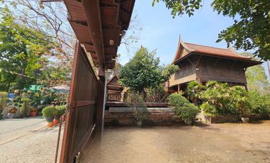 For rent: Traditional Thai-style house by the Chao Phraya River, Ayutthaya. Prime location, ideal for a restaurant,boutique hotel,or café.rent 110K