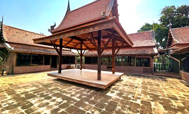 For rent: Traditional Thai-style house by the Chao Phraya River, Ayutthaya. Prime location, ideal for a restaurant,boutique hotel,or café.rent 110K