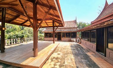 For rent: Traditional Thai-style house by the Chao Phraya River, Ayutthaya. Prime location, ideal for a restaurant,boutique hotel,or café.rent 110K
