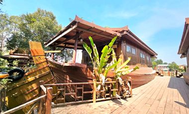 For rent: Traditional Thai-style house by the Chao Phraya River, Ayutthaya. Prime location, ideal for a restaurant,boutique hotel,or café.rent 110K