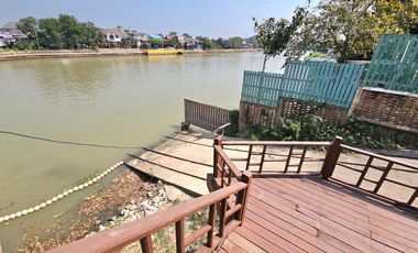 For rent: Traditional Thai-style house by the Chao Phraya River, Ayutthaya. Prime location, ideal for a restaurant,boutique hotel,or café.rent 110K