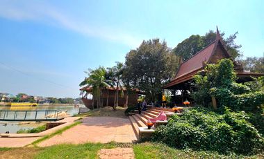 For rent: Traditional Thai-style house by the Chao Phraya River, Ayutthaya. Prime location, ideal for a restaurant,boutique hotel,or café.rent 110K