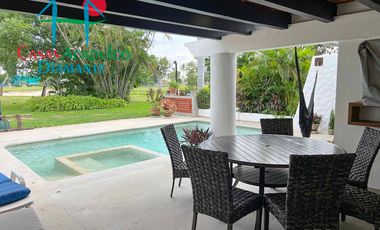 Vive el lujo y la serenidad en esta villa remodelada con alberca privada en Playa Diamante