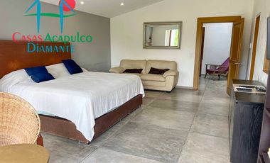 Vive el lujo y la serenidad en esta villa remodelada con alberca privada en Playa Diamante