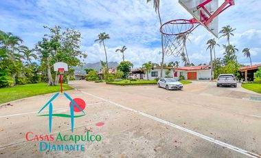 Vive el lujo y la serenidad en esta villa remodelada con alberca privada en Playa Diamante