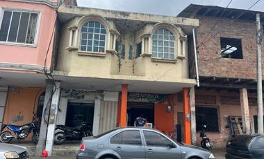 EN VENTA CASA RENTERA CON LOCALES COMERCIALES Y DEPARTAMENTO, DIAGONAL A MI COMISARIATO SECTOR TERMINAL TERRESTRE DE PORTOVIEJO