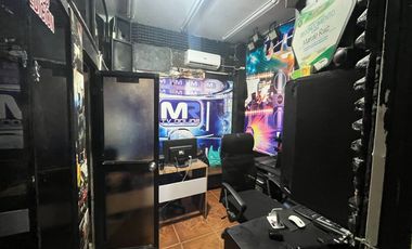 EN VENTA CASA RENTERA CON LOCALES COMERCIALES Y DEPARTAMENTO, DIAGONAL A MI COMISARIATO SECTOR TERMINAL TERRESTRE DE PORTOVIEJO