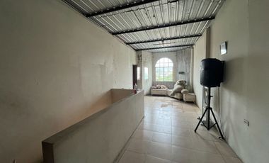 EN VENTA CASA RENTERA CON LOCALES COMERCIALES Y DEPARTAMENTO, DIAGONAL A MI COMISARIATO SECTOR TERMINAL TERRESTRE DE PORTOVIEJO