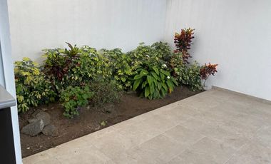 VENTA DE CASA EN CONDOMINIO CON RECÁMARA EN PLANTA BAJA EN EL ZAPOTE, JIUTEPEC