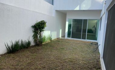 VENTA DE CASA EN CONDOMINIO CON RECÁMARA EN PLANTA BAJA EN EL ZAPOTE, JIUTEPEC