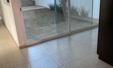 VENTA DE CASA EN CONDOMINIO CON RECÁMARA EN PLANTA BAJA EN EL ZAPOTE, JIUTEPEC