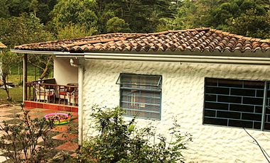 VENTA FINCA ANOLAIMA AMOBLADA