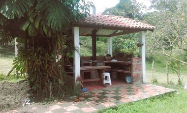 VENTA FINCA ANOLAIMA AMOBLADA
