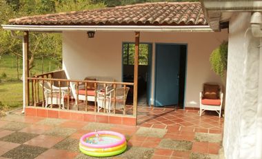 VENTA FINCA ANOLAIMA AMOBLADA