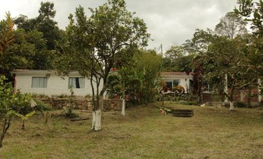 VENTA FINCA ANOLAIMA AMOBLADA