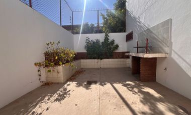 Casa en renta en Las Quintas BR1