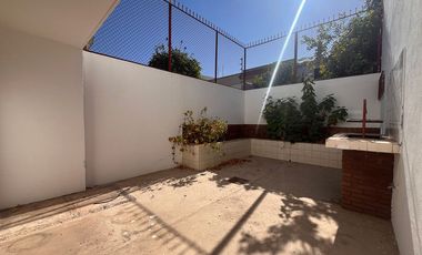 Casa en renta en Las Quintas BR1