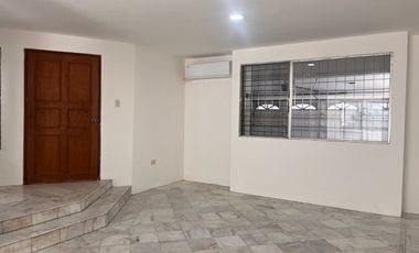 Casa en renta en Las Quintas BR1