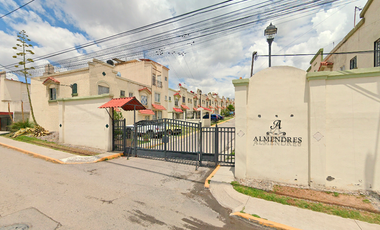 CASA EN PRIVADA ALMENDREZ, URBI VILLA DEL REY, HUEHUETOCA. ¡NO CRÉDITOS!