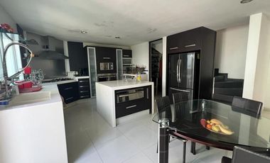 Casa en Venta en Lomas del Tecnologico con 600m2 de construcción, y en esquina.
