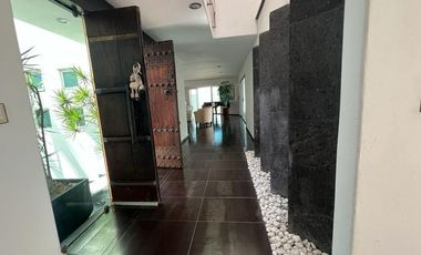 Casa en Venta en Lomas del Tecnologico con 600m2 de construcción, y en esquina.