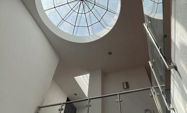 Casa en Venta en Lomas del Tecnologico con 600m2 de construcción, y en esquina.