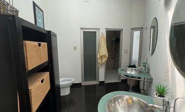 Casa en Venta en Lomas del Tecnologico con 600m2 de construcción, y en esquina.