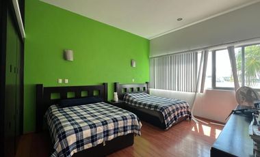 Casa en Venta en Lomas del Tecnologico con 600m2 de construcción, y en esquina.