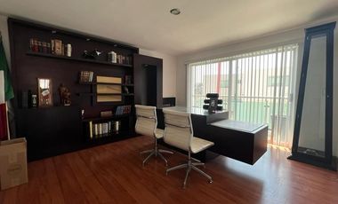 Casa en Venta en Lomas del Tecnologico con 600m2 de construcción, y en esquina.