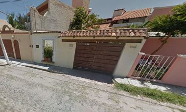 EXCELENTE CASA CON GRAN UBICACION Y GRAN PLUSVALIA AL ADQUIRIRLA MEDIANTE REMATE BANCARIO APROVECHA!!!