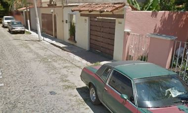 EXCELENTE CASA CON GRAN UBICACION Y GRAN PLUSVALIA AL ADQUIRIRLA MEDIANTE REMATE BANCARIO APROVECHA!!!