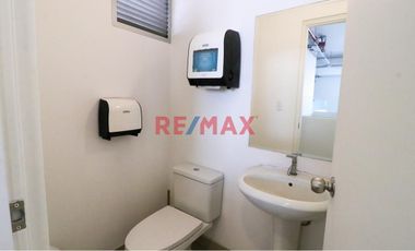 Se Vende Oficina Súper Céntrica - Sta Catalina