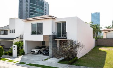 CASA EN PUERTA PARAISO