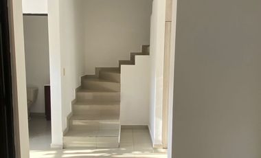 RENTA de HERMOSA y AMPLIA casa recién remodelada, en Privalia Concordia, Apodaca