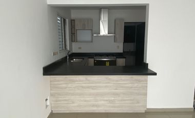 RENTA de HERMOSA y AMPLIA casa recién remodelada, en Privalia Concordia, Apodaca