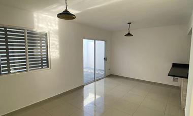 RENTA de HERMOSA y AMPLIA casa recién remodelada, en Privalia Concordia, Apodaca