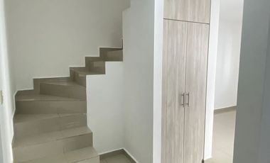 RENTA de HERMOSA y AMPLIA casa recién remodelada, en Privalia Concordia, Apodaca