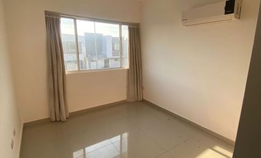 RENTA de HERMOSA y AMPLIA casa recién remodelada, en Privalia Concordia, Apodaca