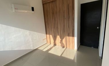 RENTA de HERMOSA y AMPLIA casa recién remodelada, en Privalia Concordia, Apodaca
