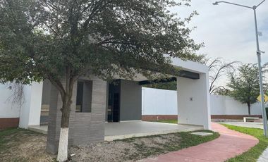 RENTA de HERMOSA y AMPLIA casa recién remodelada, en Privalia Concordia, Apodaca